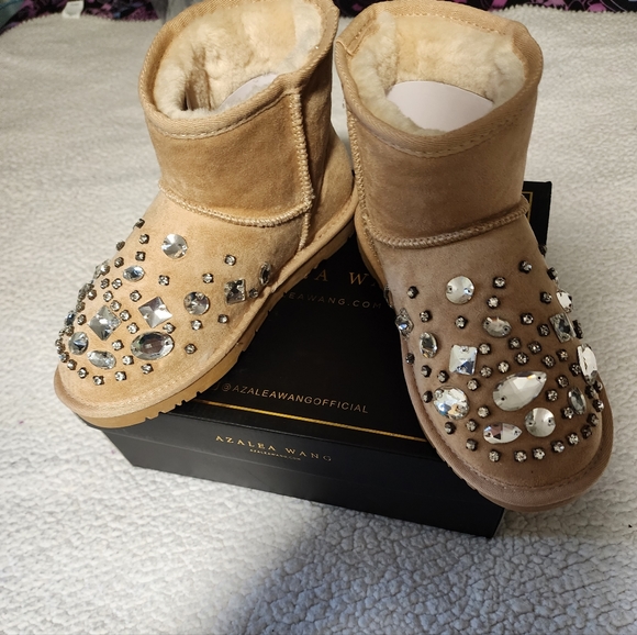 Dolls Kill Shoes - NIB AZALEA WANG Gorgeous Blinged Out Ugg Syle Boots